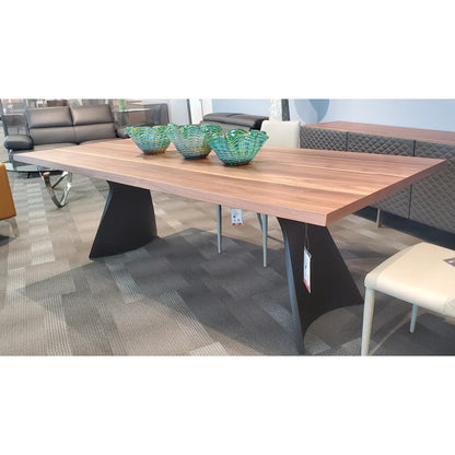 Manta Dining Table